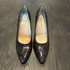 Karen Scott Brown and Black Heels Size 7.5